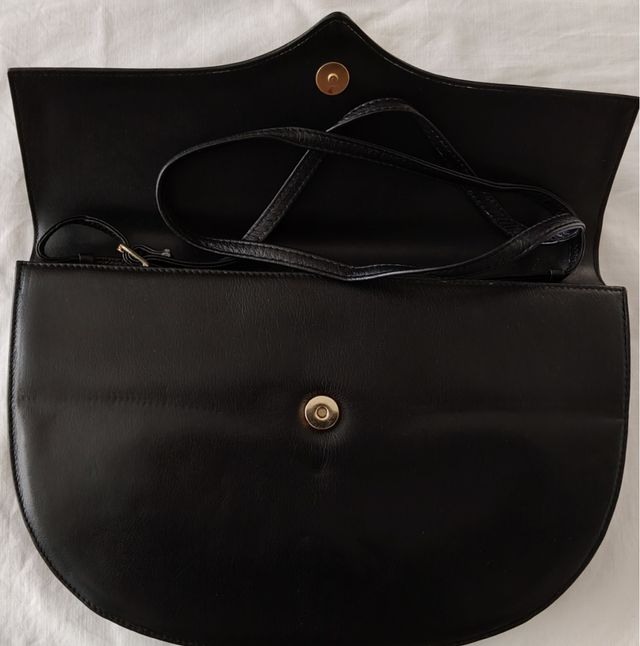 Borsa a spalla in pelle nera con logo V