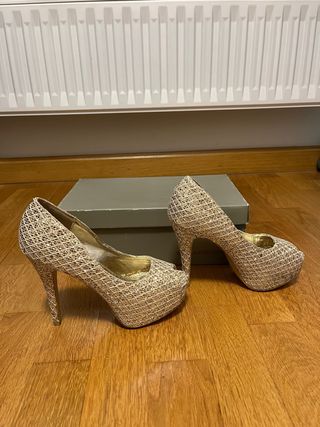 Zapatos dorados tacón plataforma talla 38