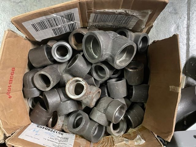 Lote de Piezas y abrazaderas de acero para soldar