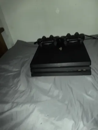 PS4 Pro con 2 mandos originales y con GTA v