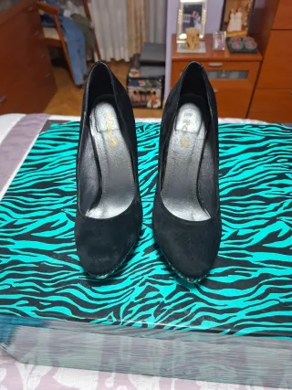 Zapatos de tacón negros para mujer