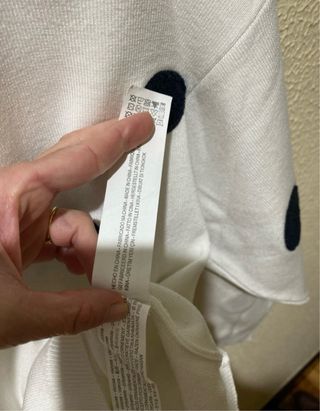 Jersey blanco con lunares negros