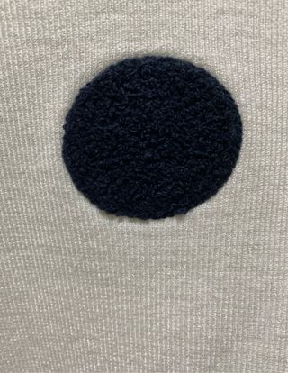 Jersey blanco con lunares negros