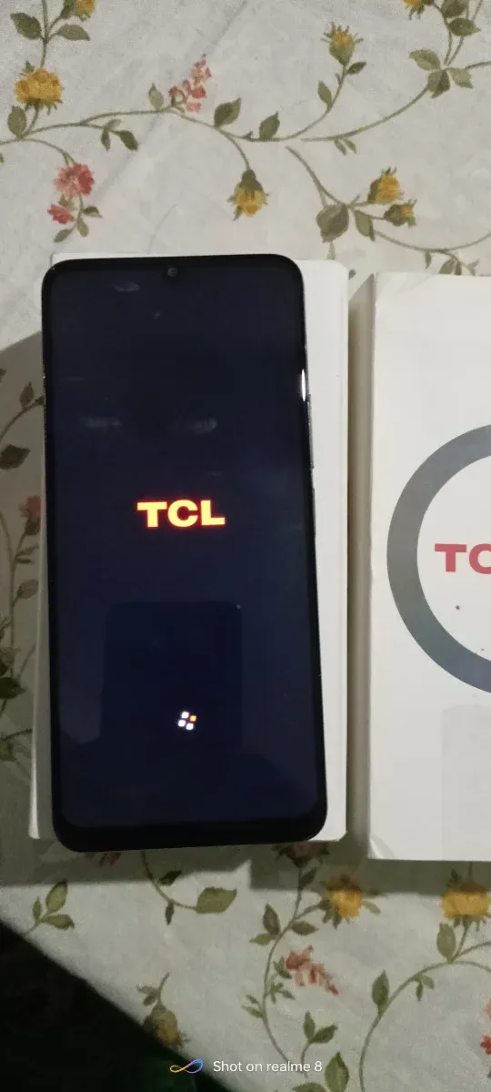 TCL 40 SE