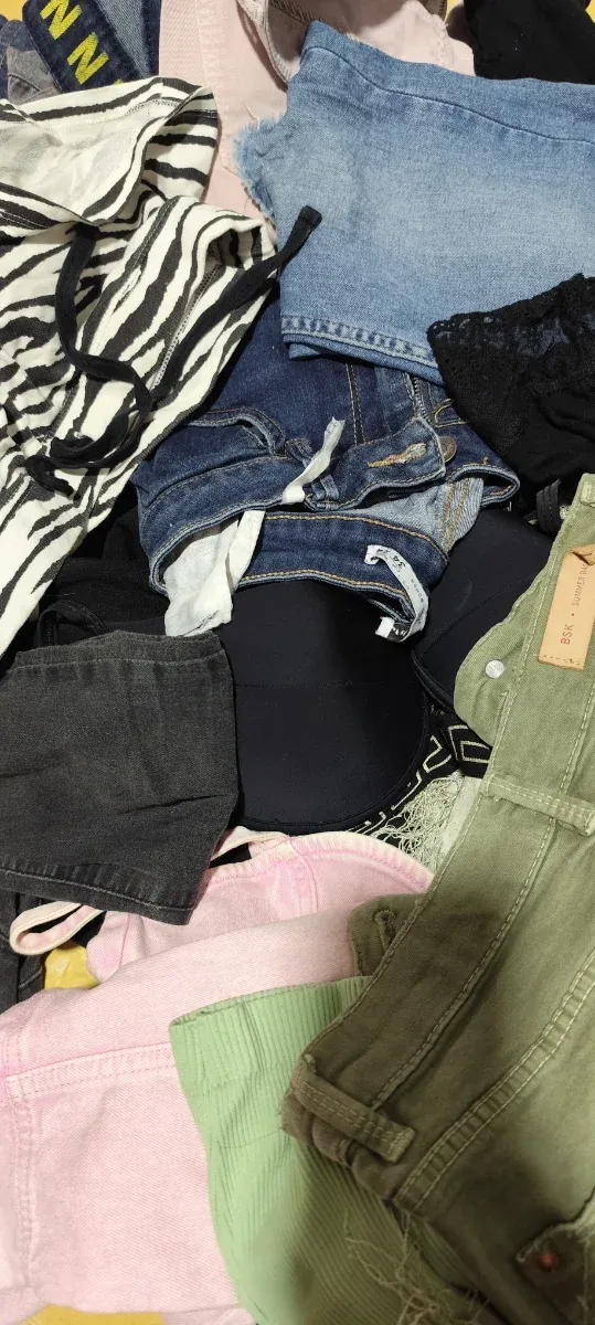 Lote Ropa y Retales Varios