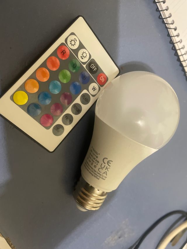 Bombilla LED RGB con Mando