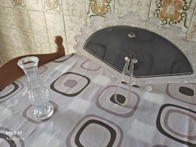 Espejo y jarrón de cristal