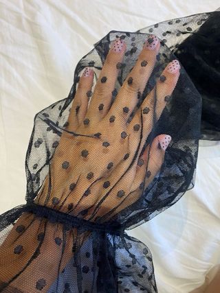 Top negro con volantes y lunares