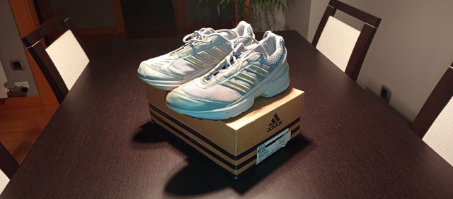 Zapatillas Adidas Iridum Gris y Doradas