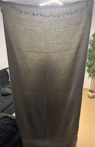 Bufanda gris con flecos talla 180x80