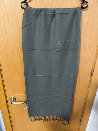 Bufanda gris con flecos talla 180x80