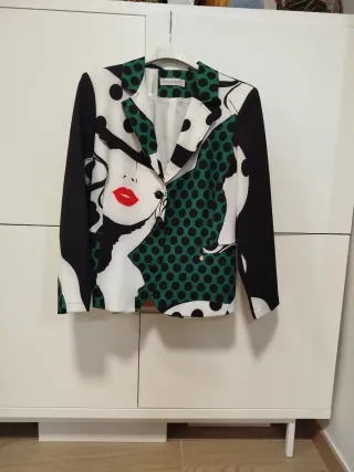 americana corta   mujer marca rinascimento Talla L