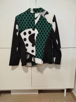 americana corta   mujer marca rinascimento Talla L