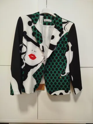 americana corta   mujer marca rinascimento Talla L