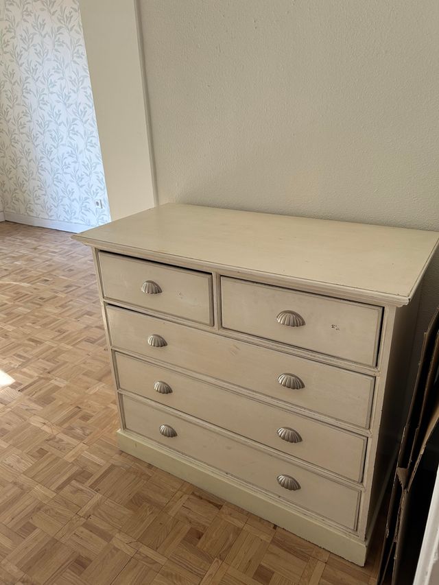 Comò in legno beige e marrone