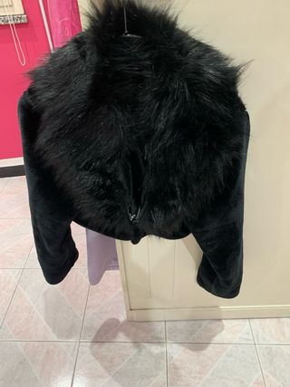 Giubbotto corto pelliccia sintetica nero