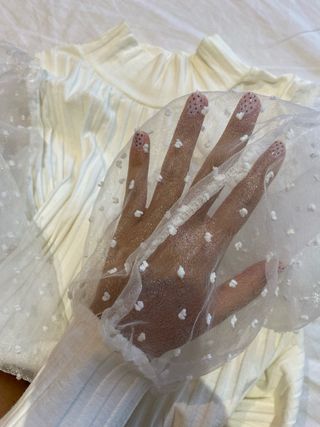 Top blanco con mangas de tul