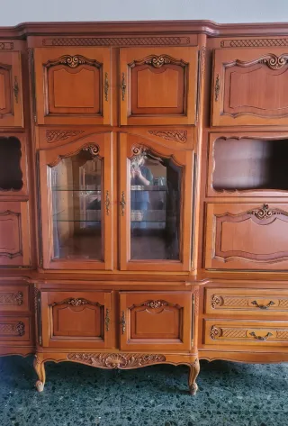 Mobile in legno ciliegio con vetrina e cassetti