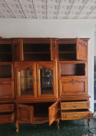 Mobile in legno ciliegio con vetrina e cassetti