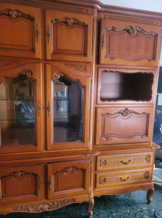 Mobile in legno ciliegio con vetrina e cassetti