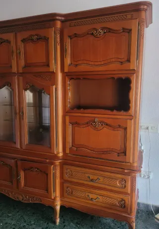 Mobile in legno ciliegio con vetrina e cassetti