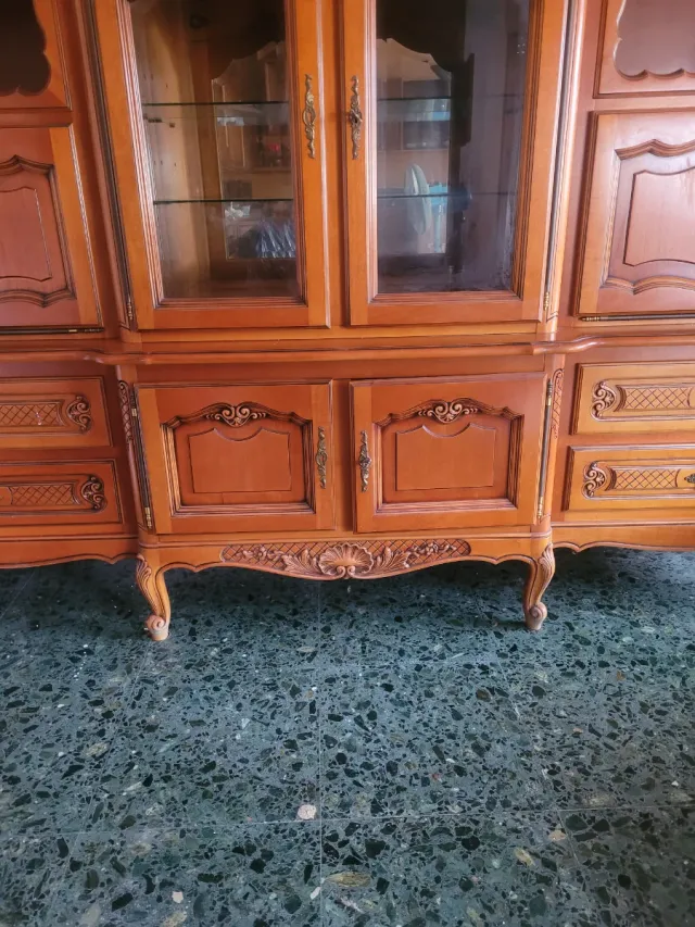 Mobile in legno ciliegio con vetrina e cassetti