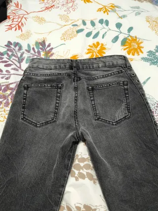 Pantalones grises oscuro con tachuela talla 38