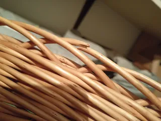 Sillón de mimbre alto estilo peacock