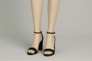 Scarpe nere aperte con tacco