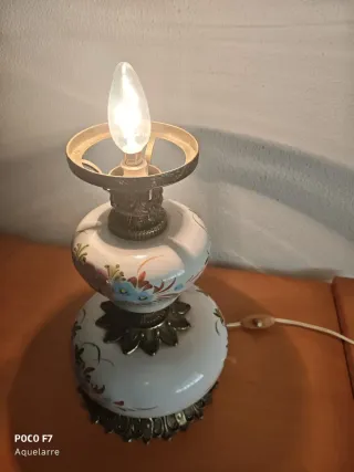 Lámpara de mesa antigua