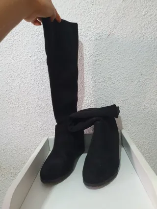 Botines largos negros