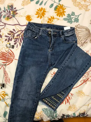 Pantalones vaqueros mujer azules con bordado