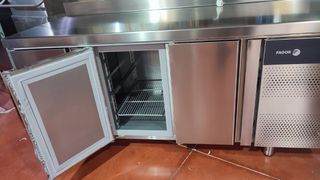 Mesa refrigerada o bajomostrador FAGOR 3 PUERTAS