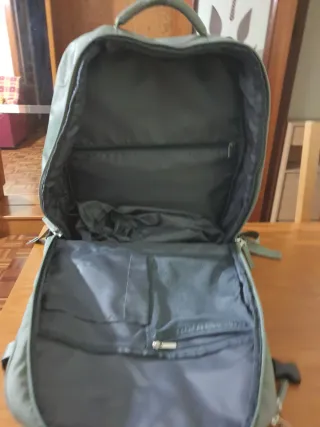 Mochila de viaje nueva verde oliva