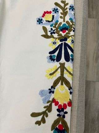 Pantalones blancos bordados florales