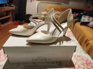 Zapatos de fiesta blancos y plateados Catwalk