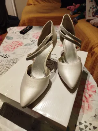 Zapatos de fiesta blancos y plateados Catwalk