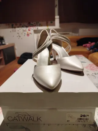 Zapatos de fiesta blancos y plateados Catwalk