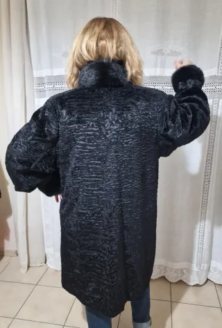 Pelliccia ecologica Astrakan nera