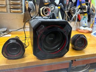 Altavoz Philips SPA5300 + 2 altavoces compactos