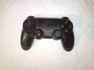 Sony PS4 Negra + 3 Mandos