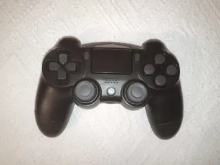 Sony PS4 Negra + 3 Mandos