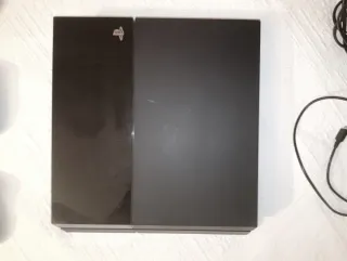 Sony PS4 Negra + 3 Mandos