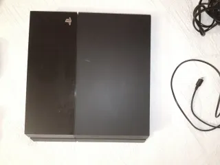 Sony PS4 Negra + 3 Mandos