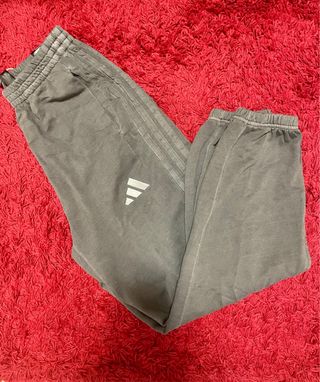 Pantalón Adidas Gris