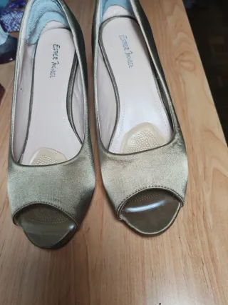 Zapatos Esther Méndez dorados