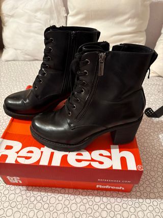 Botines Refresh negros con cordones y cremallera