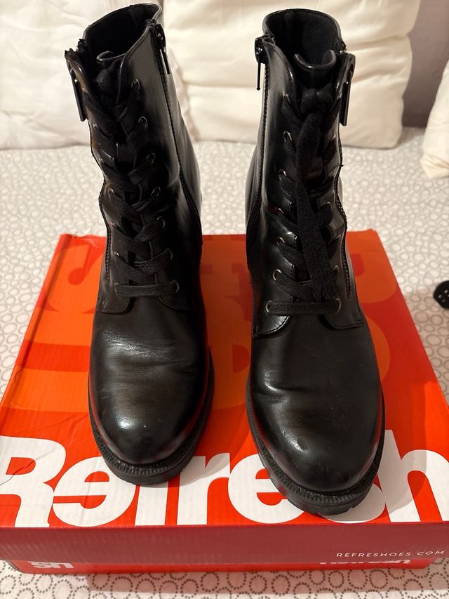 Botines Refresh negros con cordones y cremallera