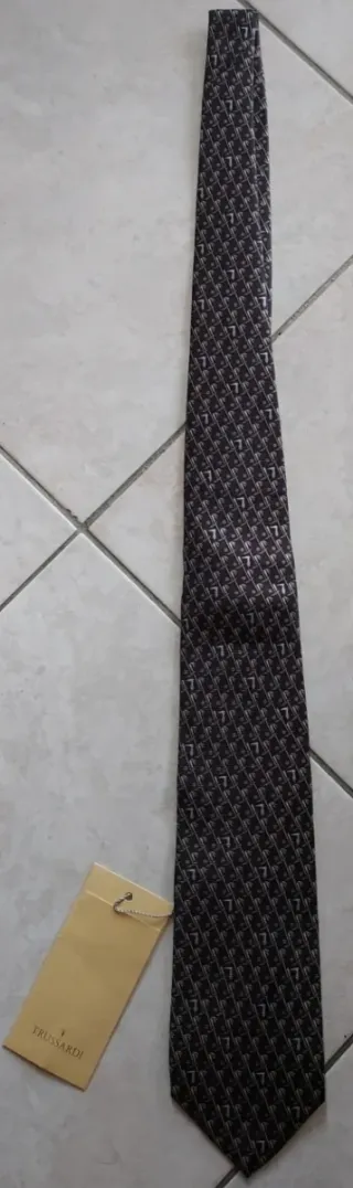 Cravatta Trussardi fantasia geometrica nuova