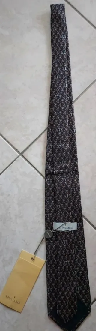 Cravatta Trussardi fantasia geometrica nuova